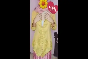 Bokep Jilbab Kebaya Pink Pamer Tubuh Mantap