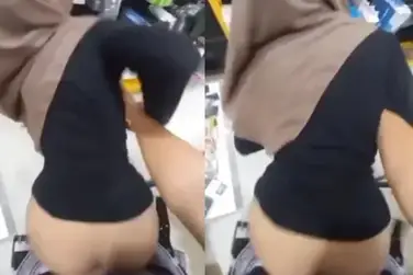 Bokep Jilbab Pegawai Konter Digenjot Memek Basah Puas