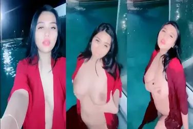 Miya Live Bugil di Kolam Renang Colmek Basah Gila