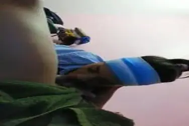 Perhatian Manis Gadis Bandana Biru Di Kamar